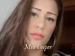 Mia_Cooper